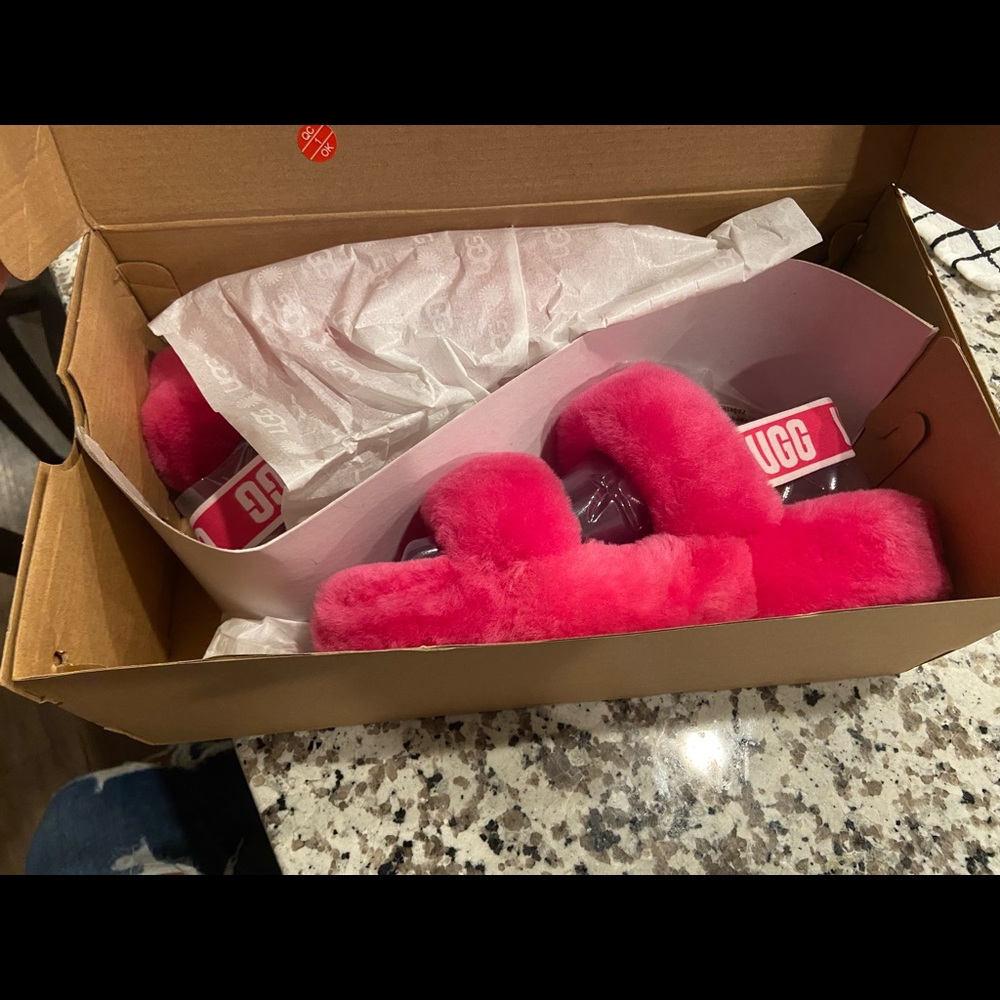 Pink UGG slippers BRAND NEW NEVER WORN